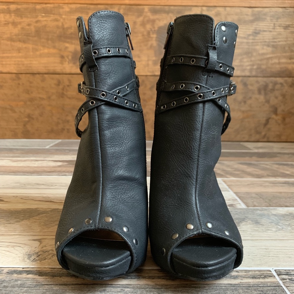 NWOT Pierre Dumas Faux Leather Cut-Out Booties - Picture 4 of 8